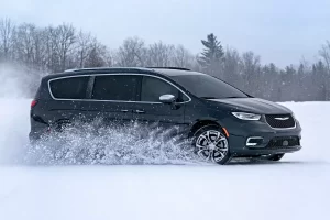 Pourquoi les systèmes d'assistance à la traction et les systèmes AWD/4WD ne suffisent pas en hiver